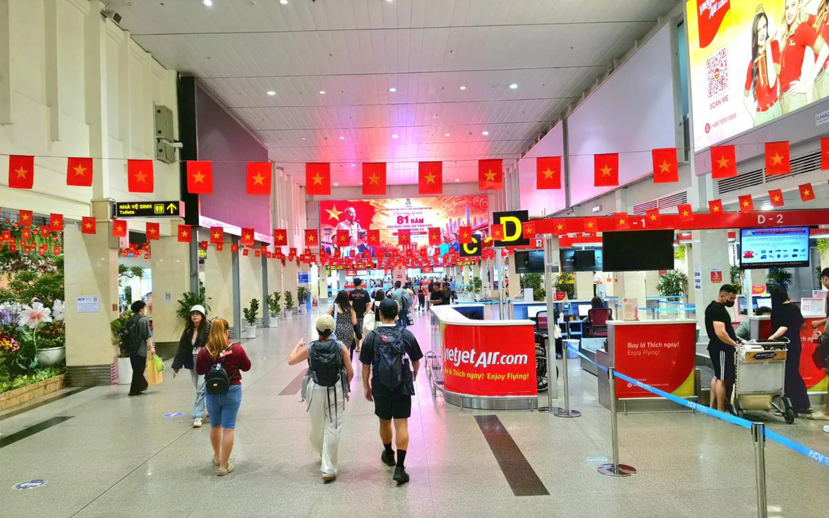 Rực rỡ cờ đỏ sao vàng, Vietjet đưa niềm vui Tết Độc lập vào từng chuyến bay