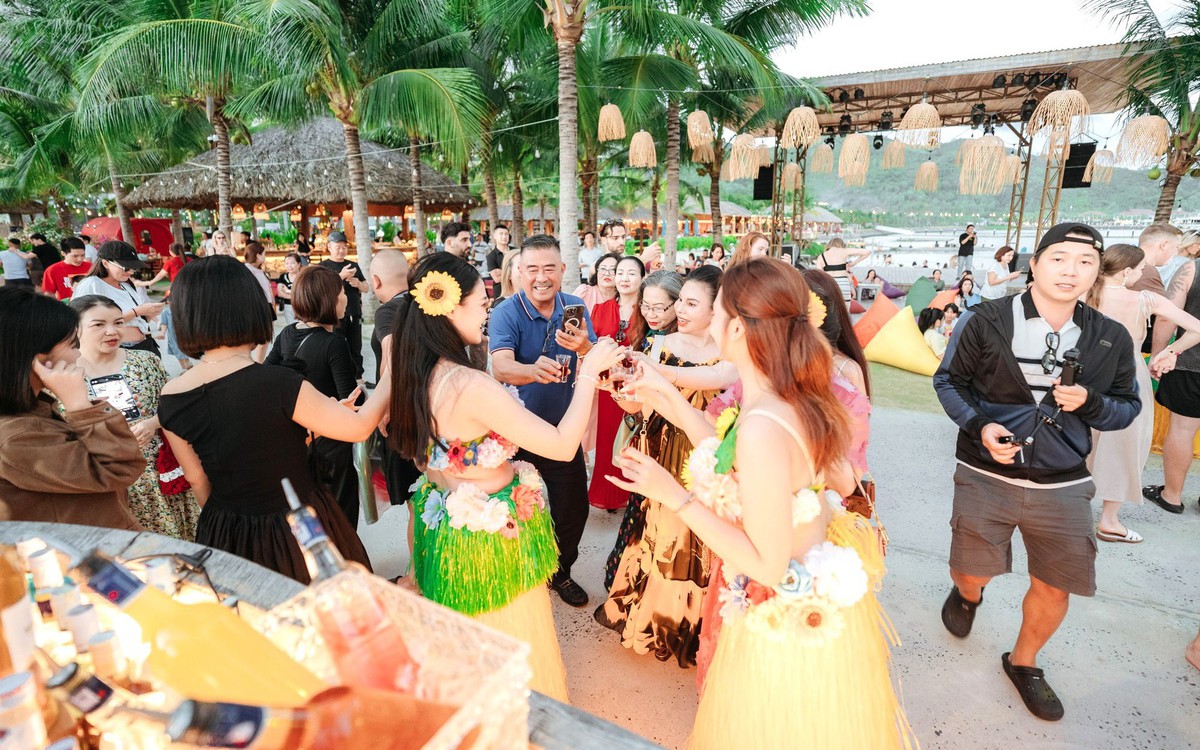 Khánh Hòa đón hơn 1,2 triệu lượt khách trong dịp nghỉ lễ 2-9, tour tham quan biển đảo hút khách