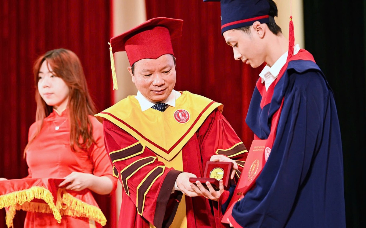 Lần đầu Đại học Bách khoa Hà Nội có 3 thủ khoa tốt nghiệp đạt GPA 4.0