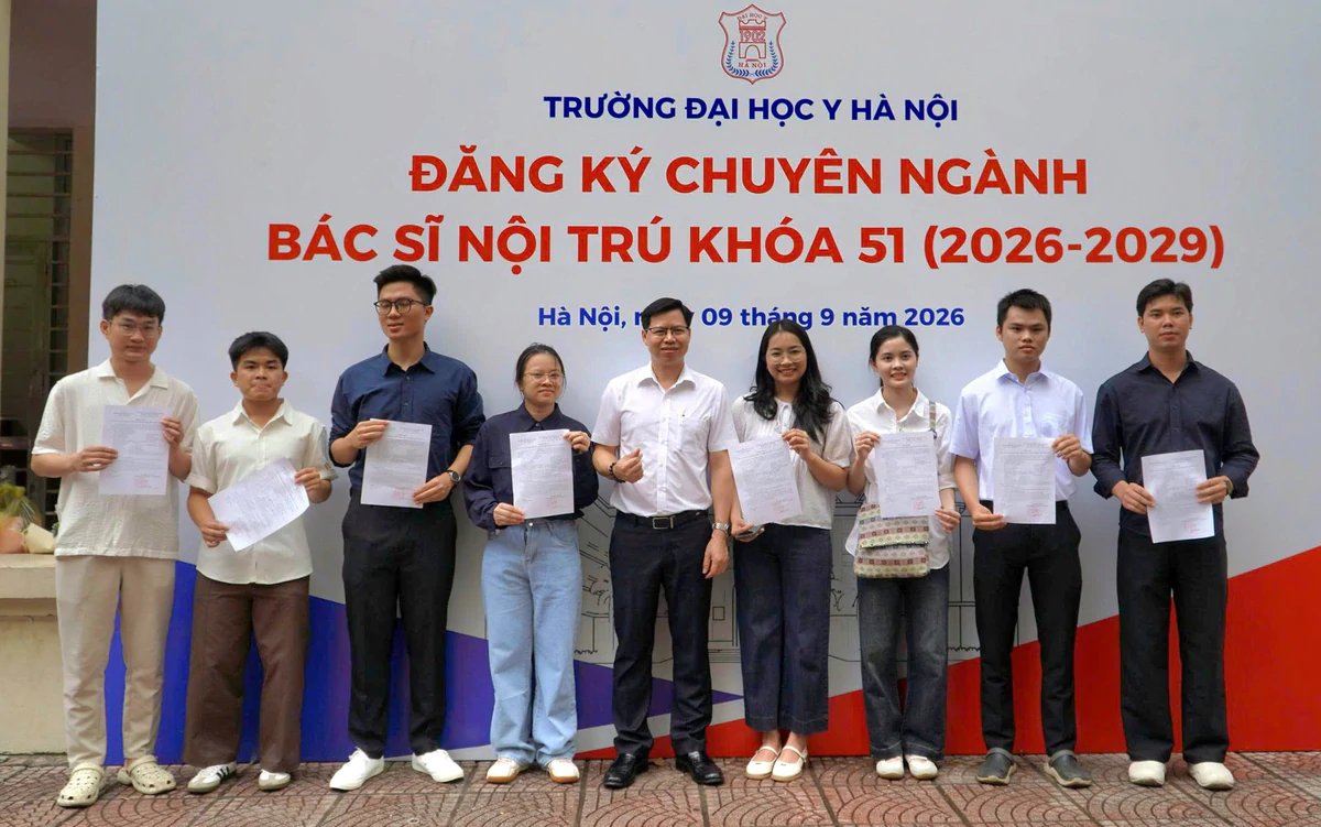 Giám đốc Bệnh viện Bạch Mai: Nên trả thù lao cho bác sĩ nội trú