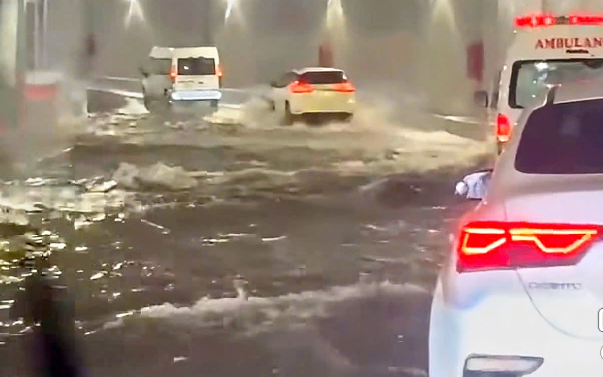 Hầm chui nút giao An Phú TP.HCM ngập, phải đóng tạm