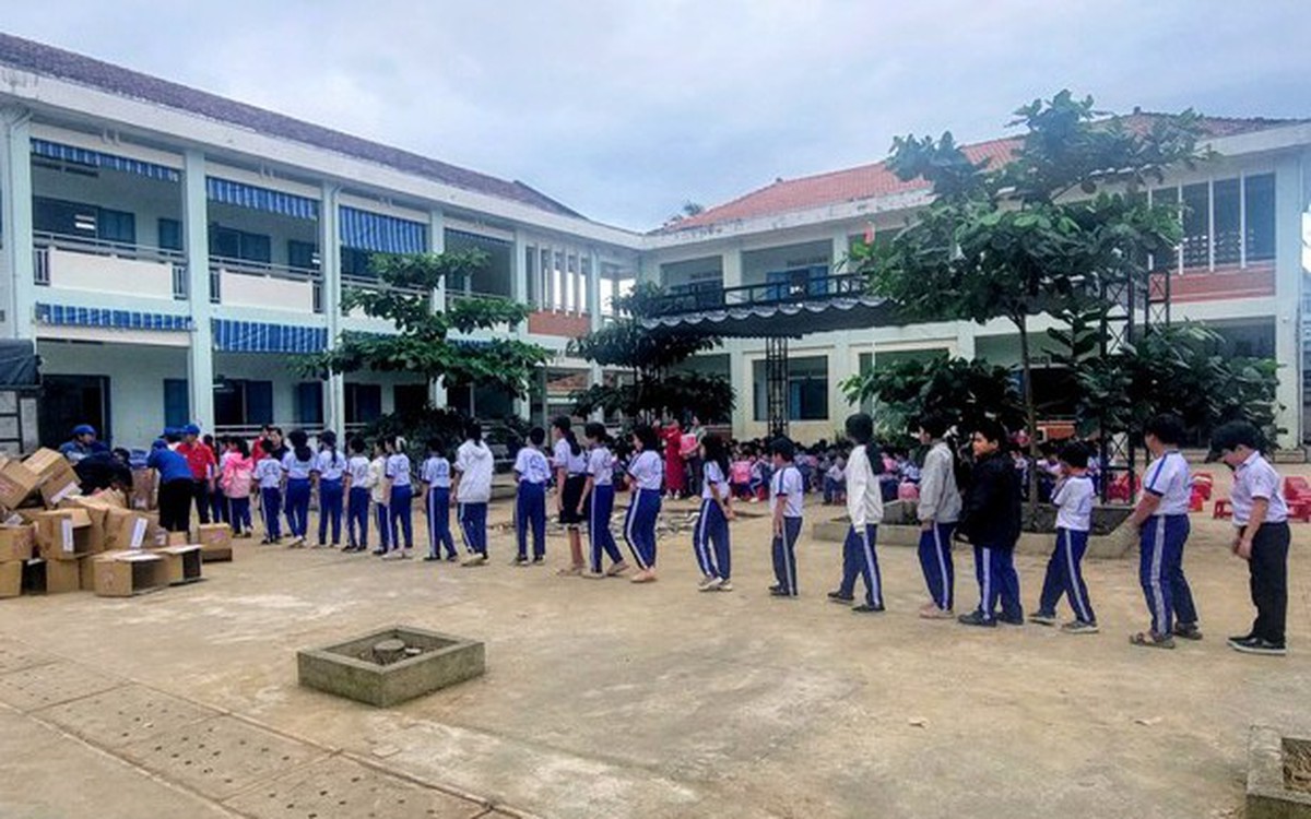 Sáp nhập trường, học sinh trường công Khánh Hòa không phải đổi đồng phục, bảng tên