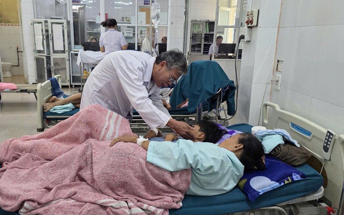 Ăn bánh mì tại tiệm mới mở, 26 người đi viện vì nghi ngộ độc