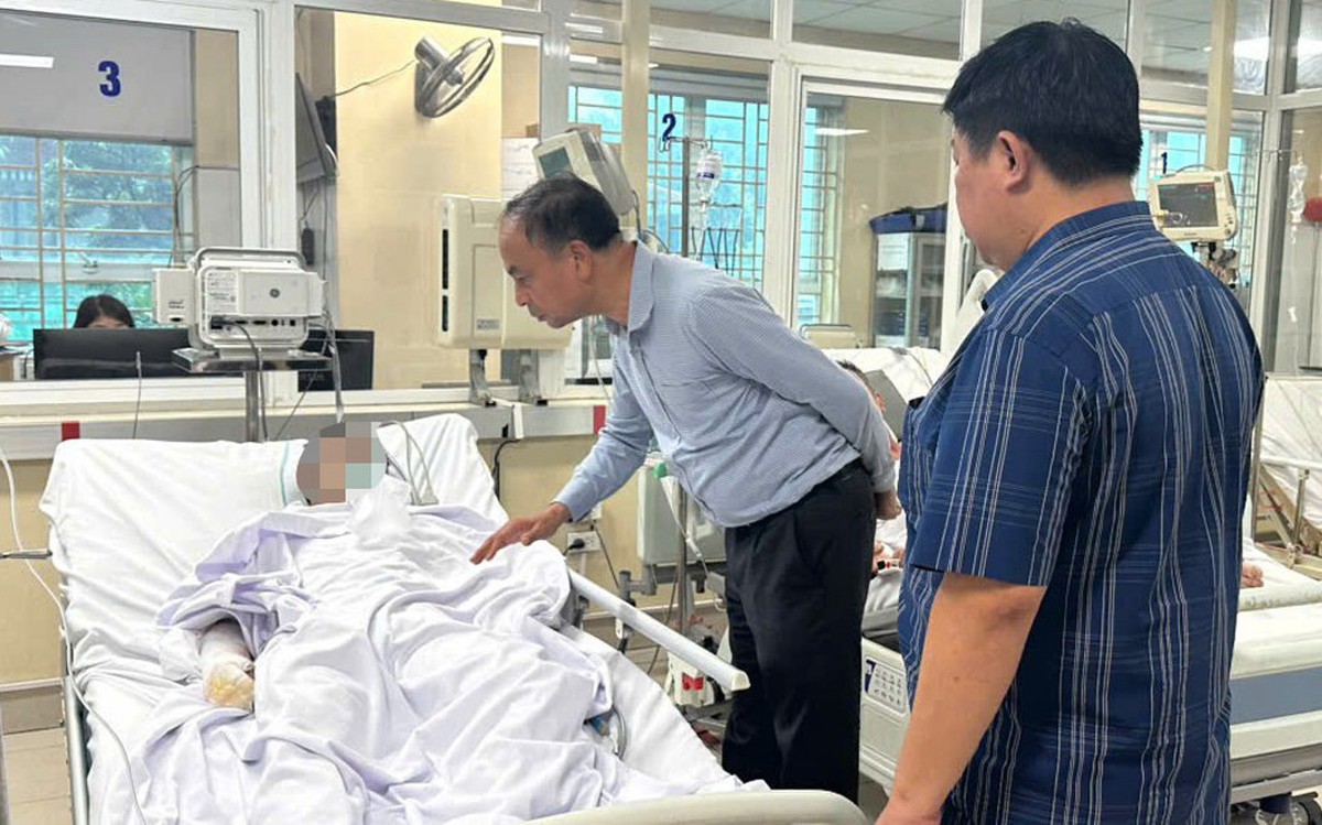 Cháy nhà làm 5 người chết ở Hà Nội: Một phụ nữ nhảy từ tầng 4 xuống mái tôn tầng 2 thoát nạn