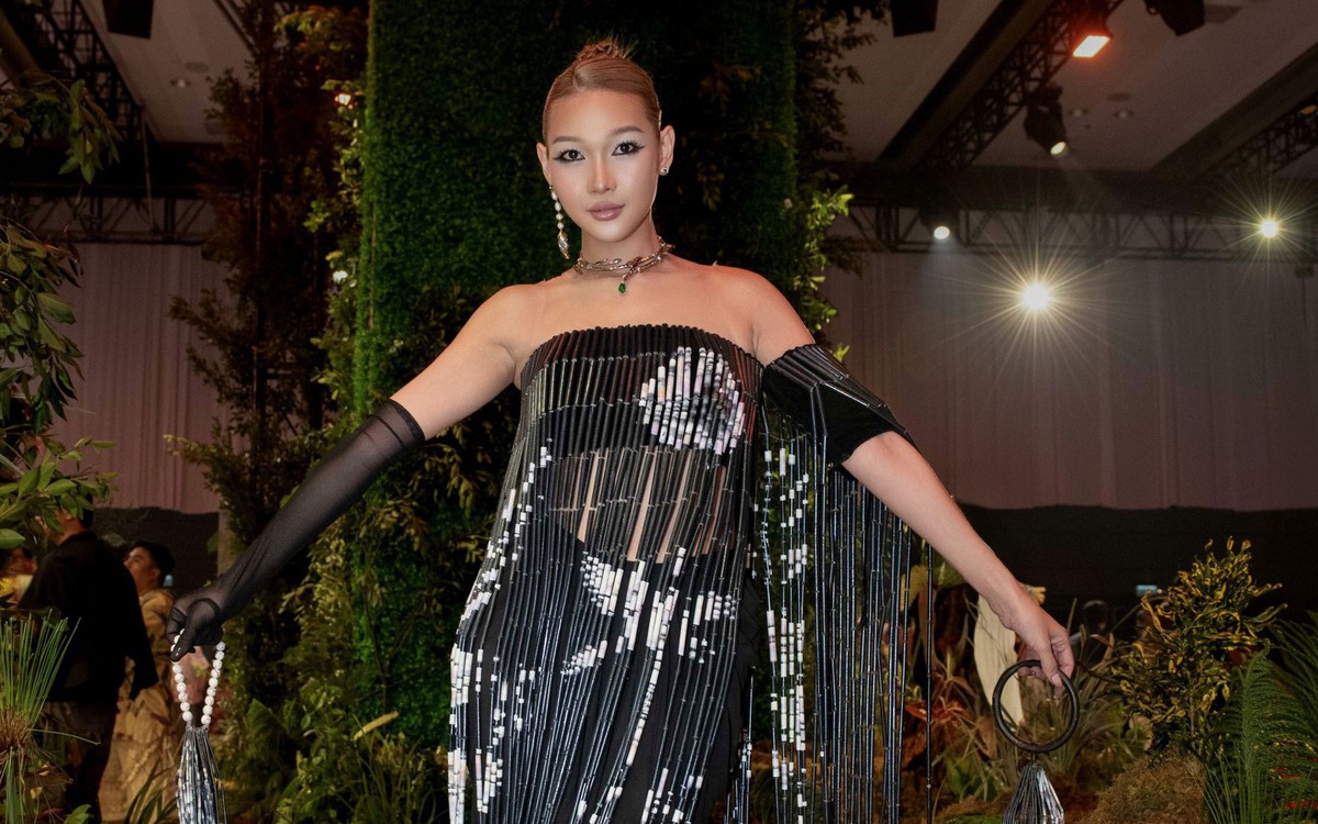 Diệp Linh Châu mang yếm Việt, rèm tái sinh đến Manila Fashion Week