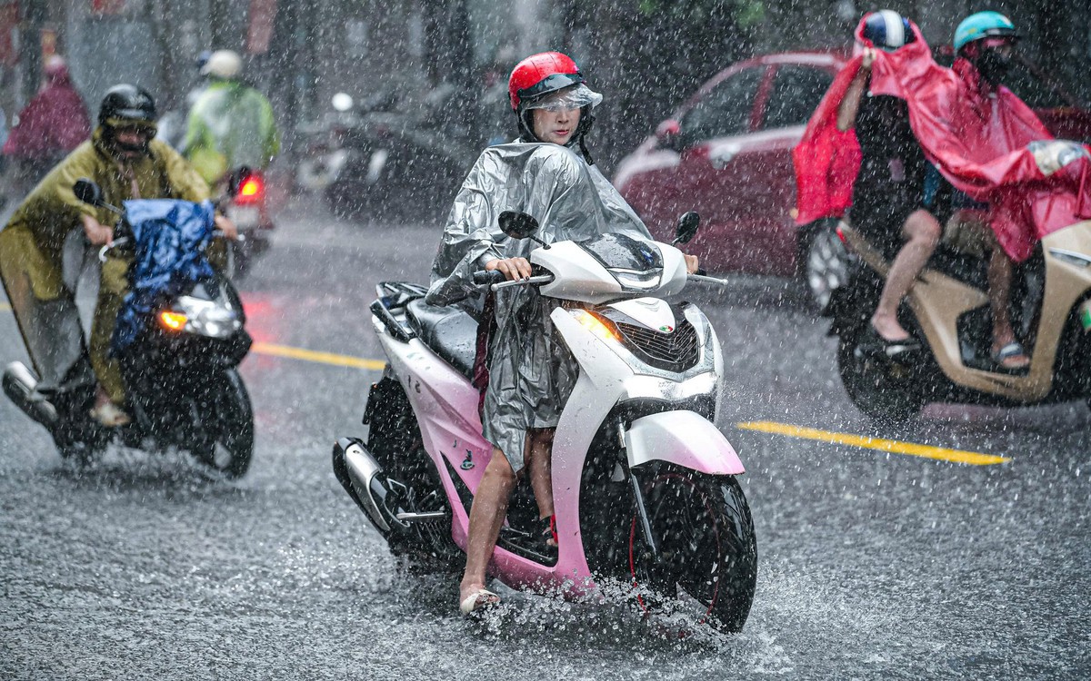 Hà Nội: Hiệu trưởng được chủ động cho học sinh học trực tuyến khi thời tiết bất lợi