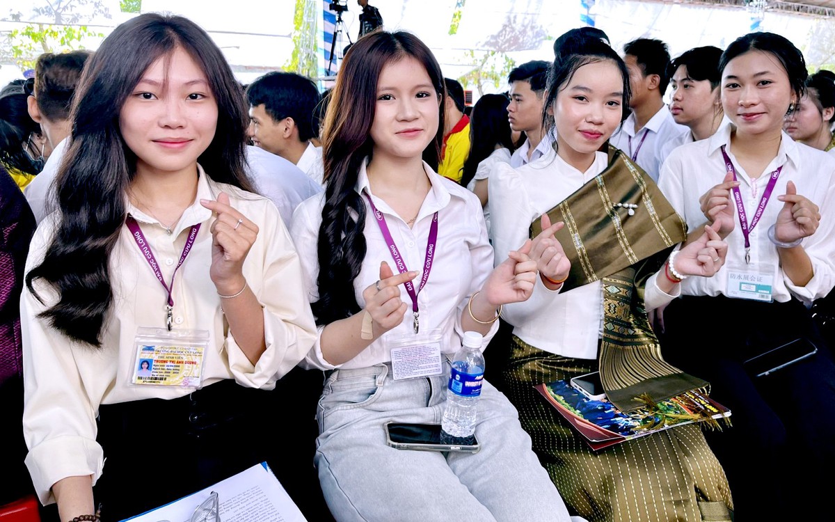 Khai giảng năm học mới, Trường đại học Cửu Long trao hơn 9 tỉ đồng học bổng