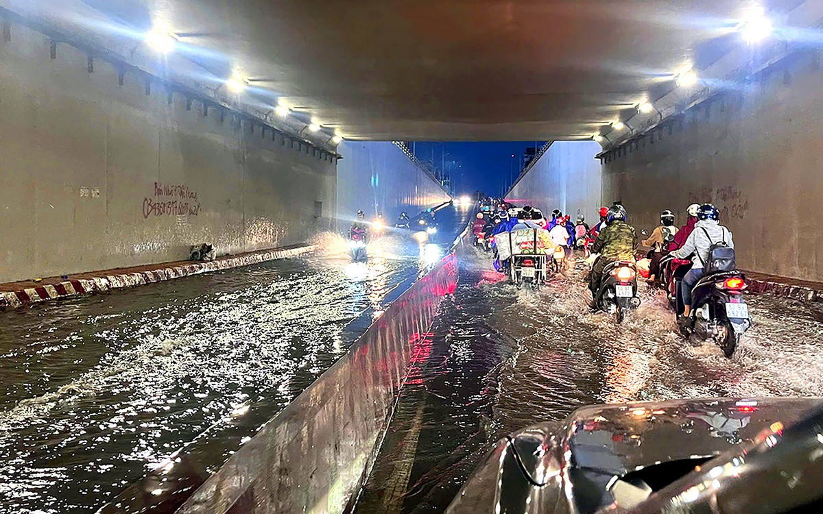 Mưa lớn ở Đồng Nai, hầm chui Tân Phong và nhiều tuyến đường ngập