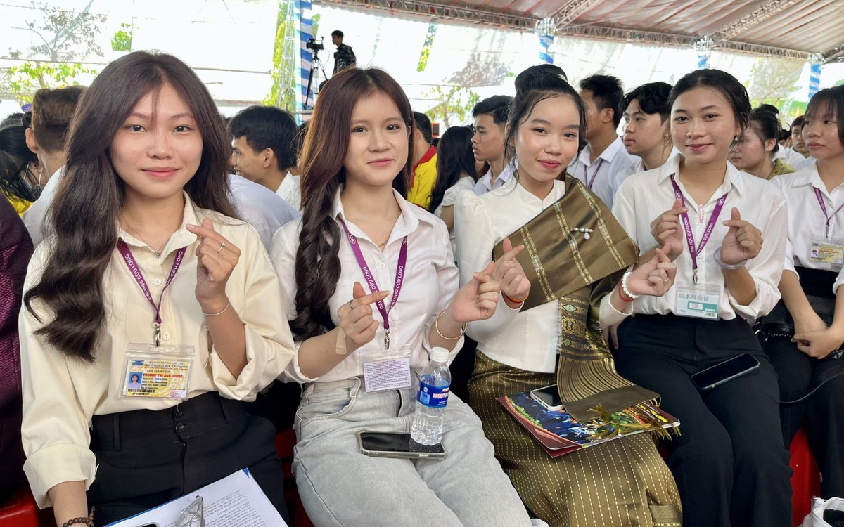 Khai giảng năm học mới, Trường đại học Cửu Long trao hơn 9 tỉ đồng học bổng