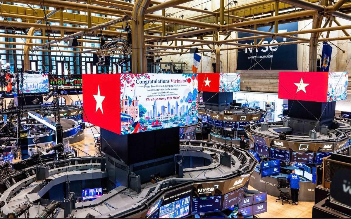 Cờ Việt Nam xuất hiện tại Sở Giao dịch Chứng khoán New York