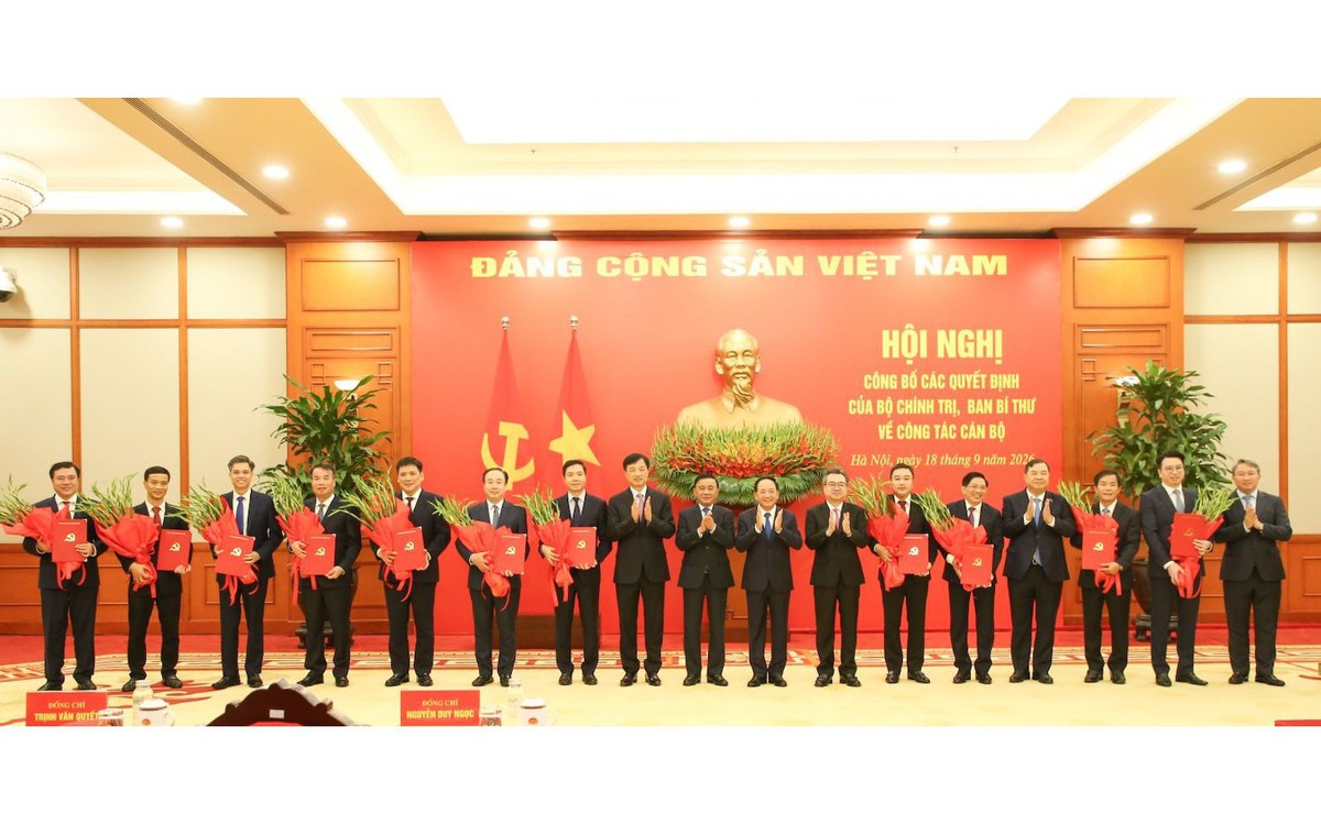 Phân công 6 Ủy viên Trung ương, Ủy viên dự khuyết Trung ương Đảng và 6 cán bộ nhận nhiệm vụ mới