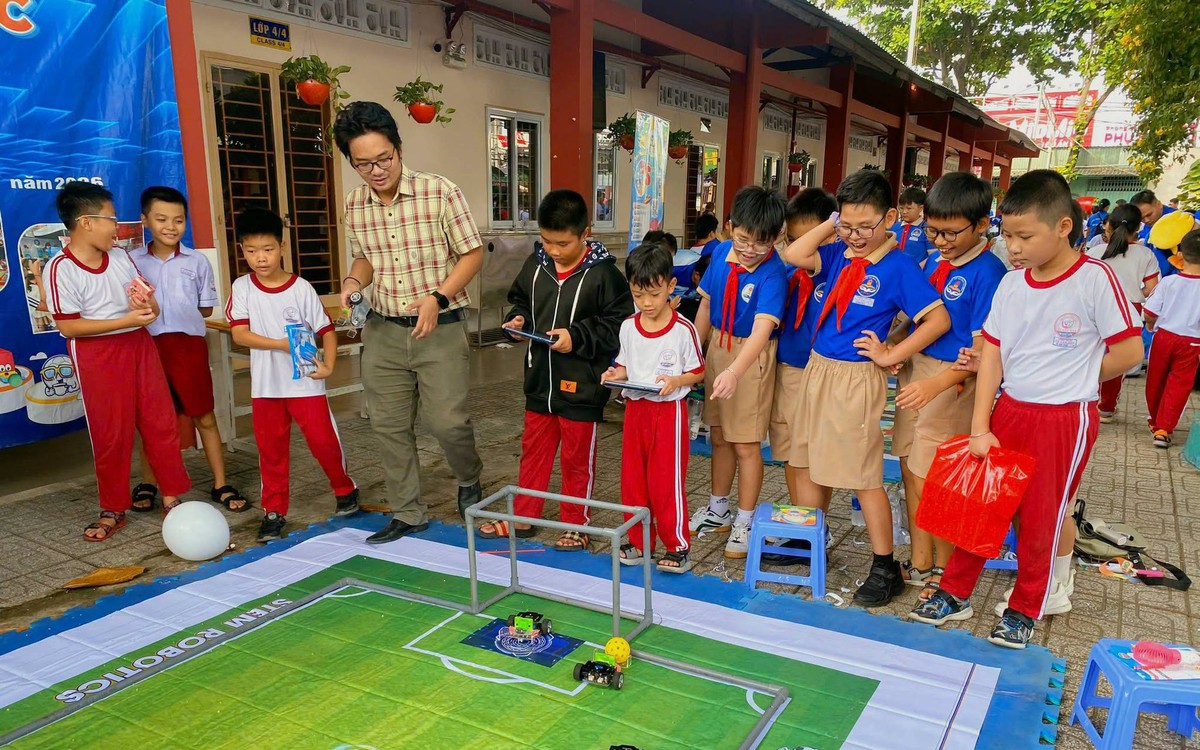 Không chỉ có quà, thiếu nhi học mà chơi - chơi mà học trước thềm tựu trường