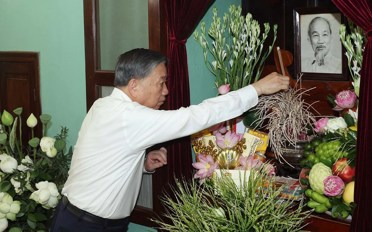Tổng Bí thư, Chủ tịch nước Tô Lâm dâng hương tưởng nhớ Chủ tịch Hồ Chí Minh ngày 2-9