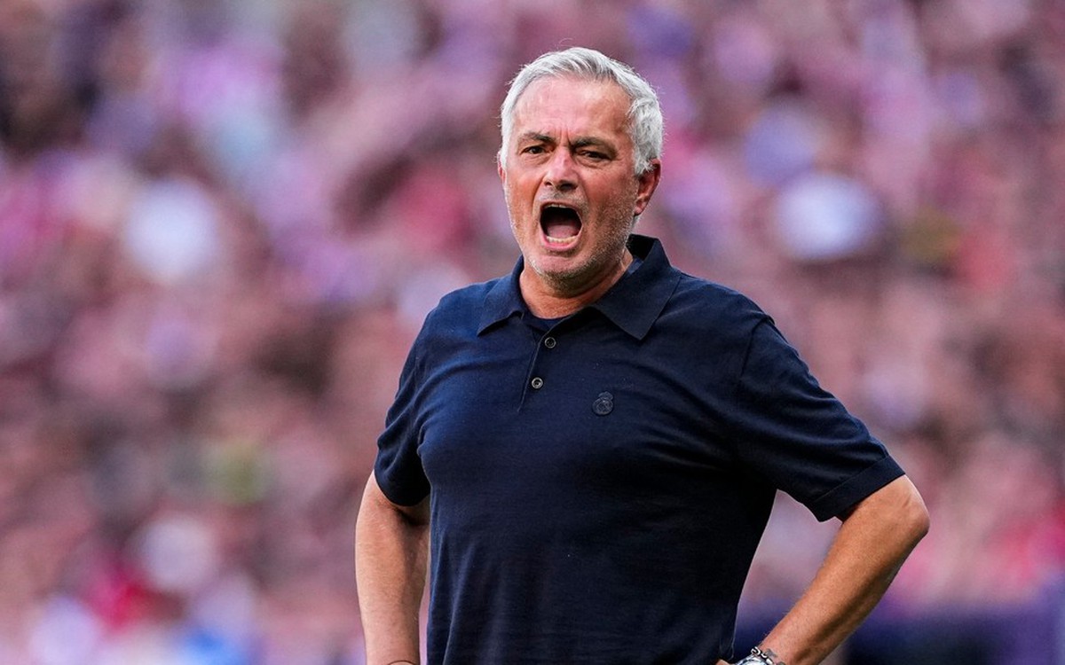 HLV Mourinho nổi giận chỉ trích trọng tài sau trận thua Atletico