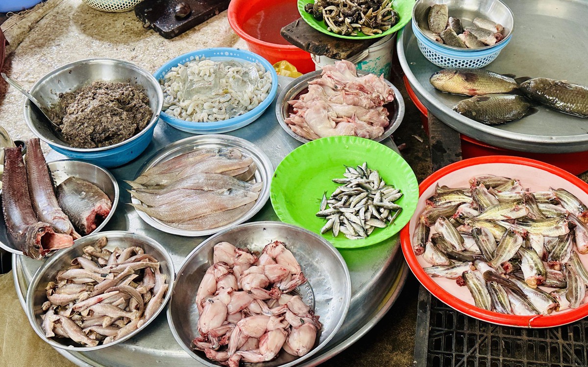 Giá cả đầu ngày: Chuối lùn về TP.HCM còn 6.000 đồng/kg; cá linh, cua đồng... vào mùa