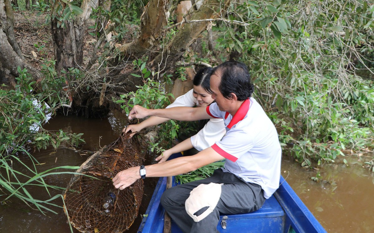 Hơn 100 người dân vùng đệm Vườn quốc gia Tràm Chim tập làm du lịch trải nghiệm