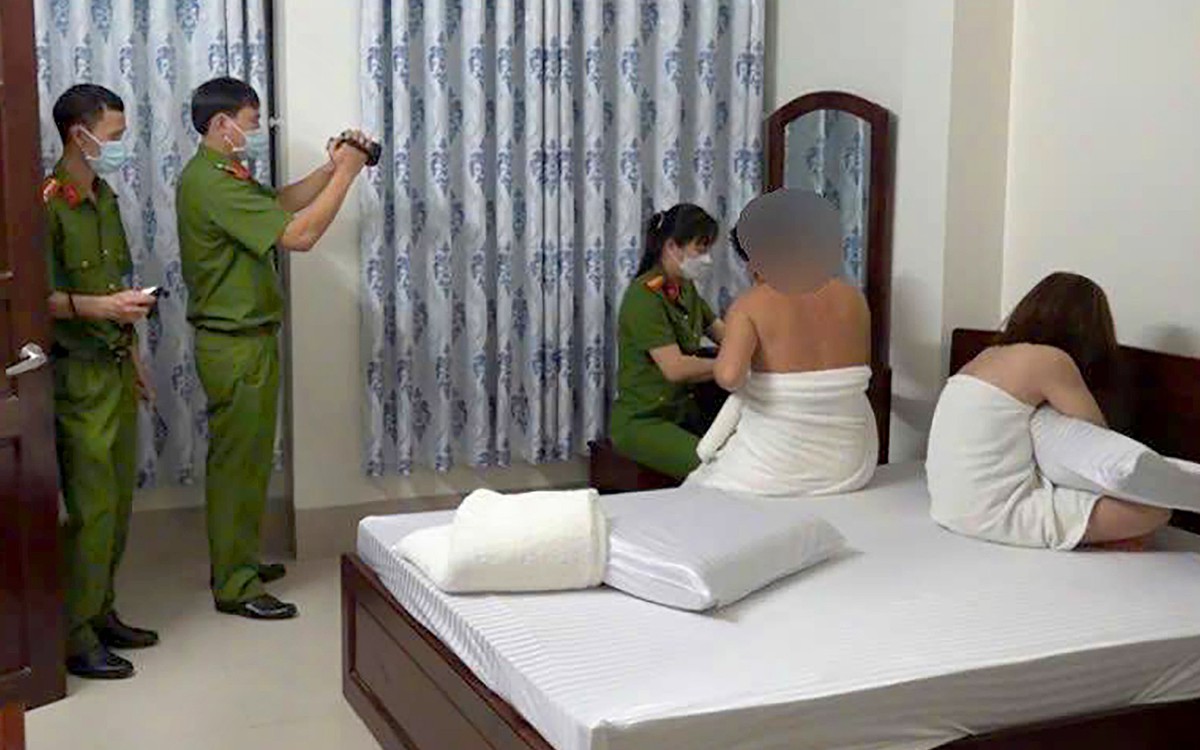 Bắt nghi phạm 23 tuổi môi giới mại dâm theo 'tour du lịch', giá 10-15 triệu đồng/lượt