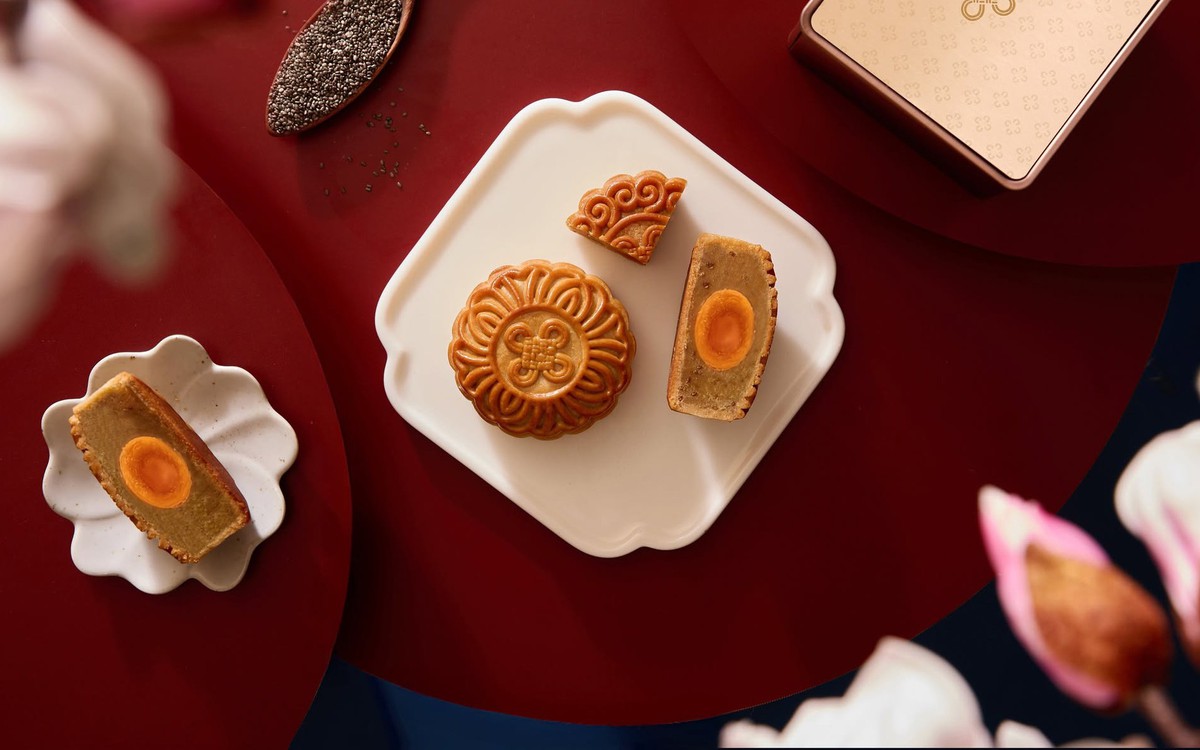 Bánh trung thu cao cấp tiền triệu/hộp, không cần ra phố vẫn ‘cháy hàng’