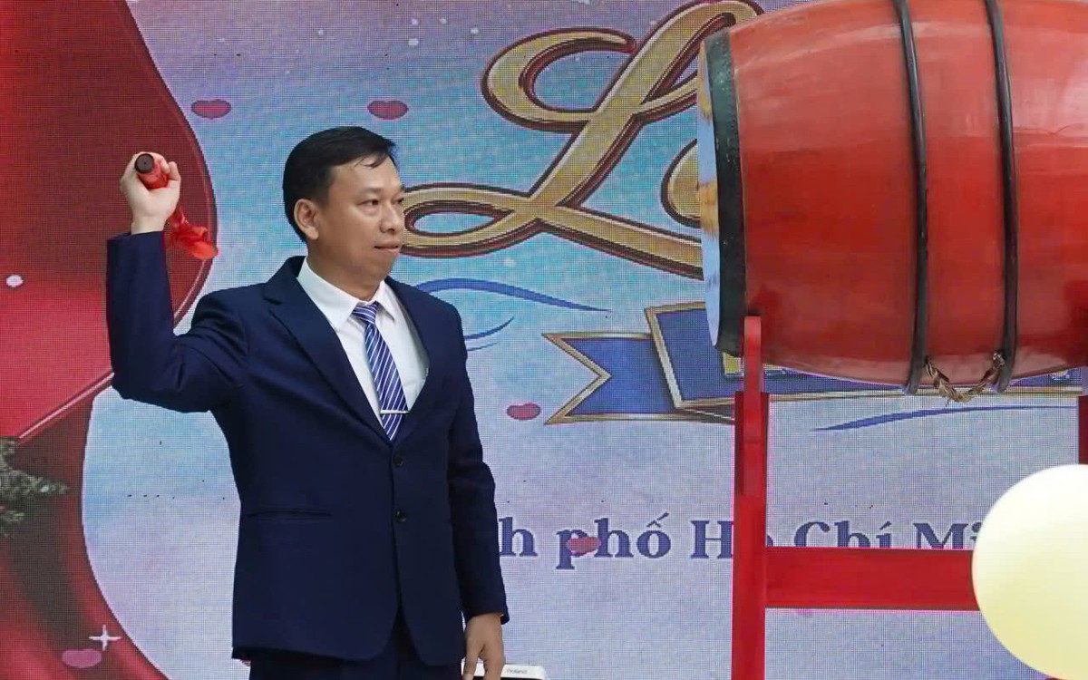 Hiệu trưởng ở TP.HCM viết thư giữa đêm mưa gây bão mạng