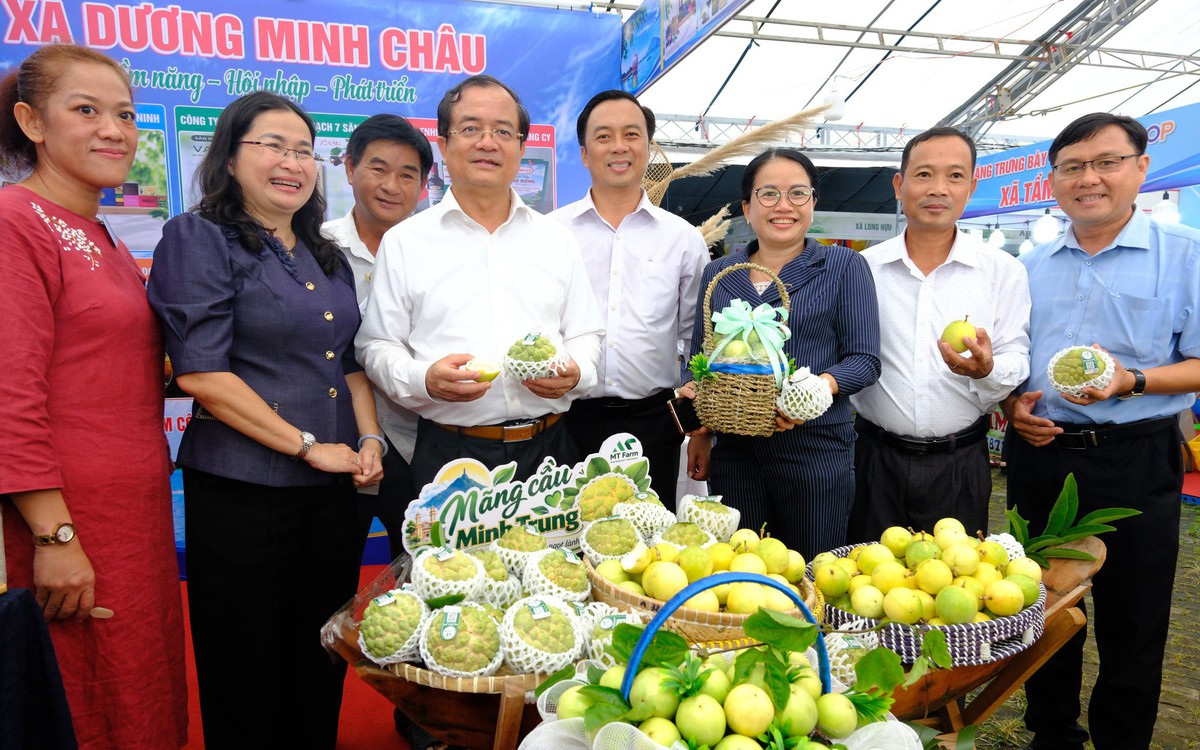 Lần đầu tiên đặc sản 96 xã, phường Tây Ninh tập trung một tuần tại chân núi Bà Đen cho khách mua sắm