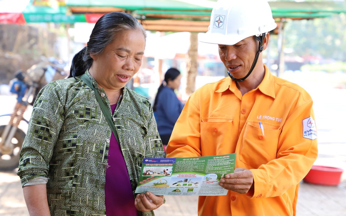 Bộ Công Thương: Chỉ áp giá điện sinh hoạt theo giờ với khách hàng đủ điều kiện