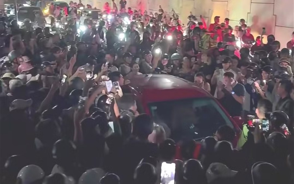 Điều tra vụ nghi đánh ghen, đám đông vây kín ô tô livestream ở Thái Nguyên