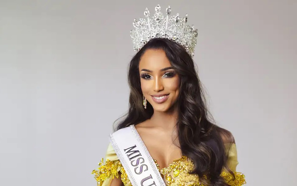 Miss Universe bị một hoa hậu kiện sau cú ngã xuyên sân khấu