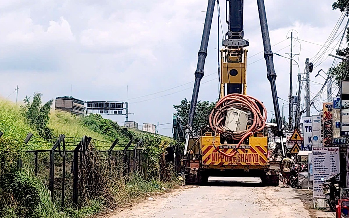 Xe công trình choán mặt đường suốt 2 tiếng đồng hồ, bị xử phạt 8 triệu đồng