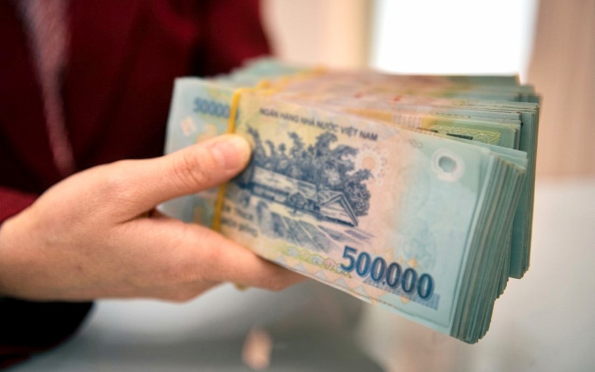 Lãi suất liên ngân hàng qua đêm còn 2,5%; TP.HCM thúc giải ngân đầu tư công