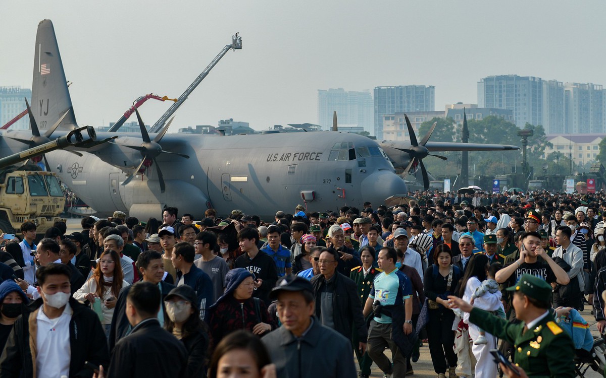 Triển lãm quốc phòng dự kiến có máy bay C-130J, pháo phản lực HIMARS, xe chiến đấu Stryker của Mỹ