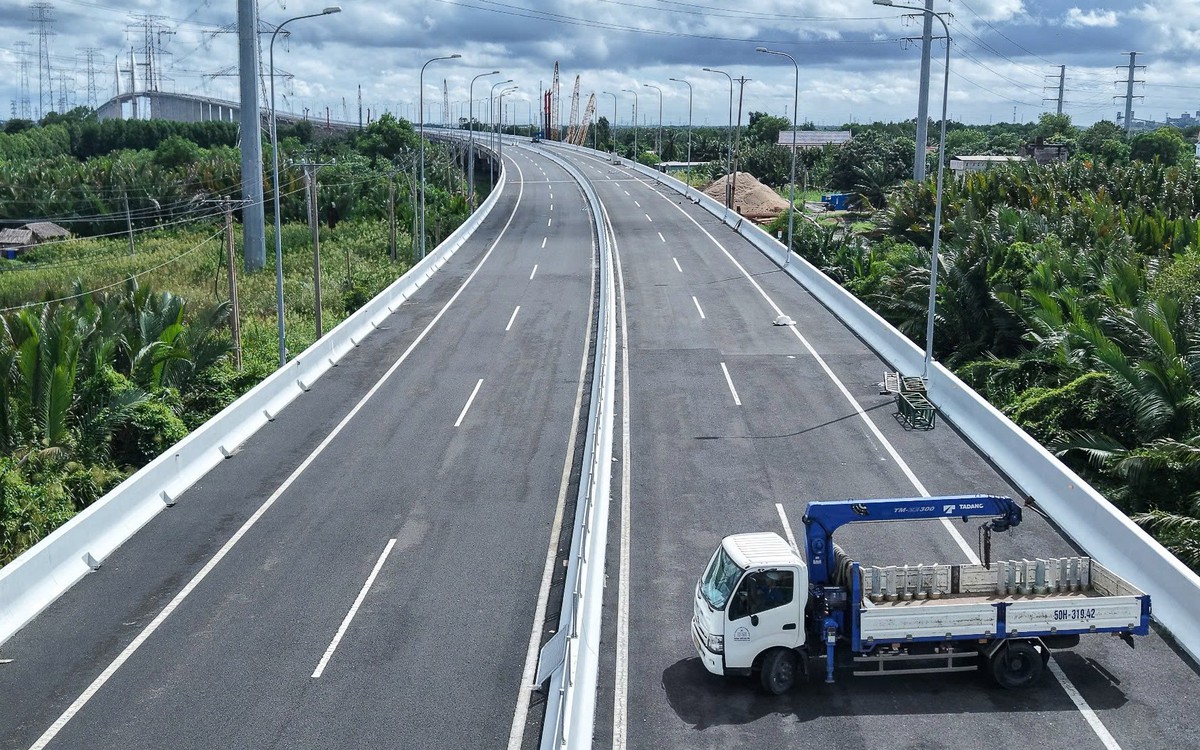 Bắt đầu thử tải cầu Phước Khánh, sẵn sàng thông xe cao tốc Bến Lức - Long Thành