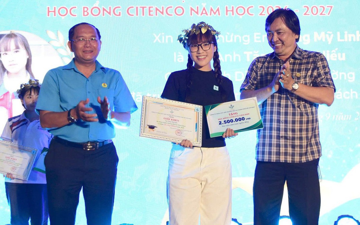 Xúc động lễ trao học bổng đêm Trung thu cho con em công nhân vệ sinh môi trường