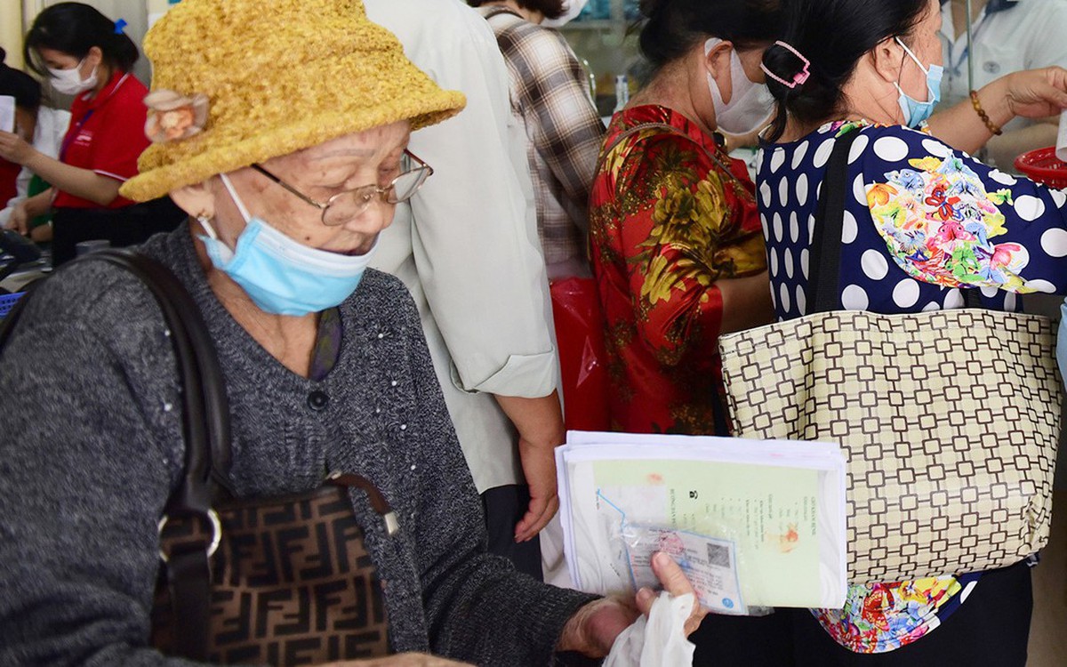 Đề xuất bảo hiểm y tế chi thêm thuốc điều trị ung thư để người dân bớt phải mua ngoài: Bộ Y tế nói gì?