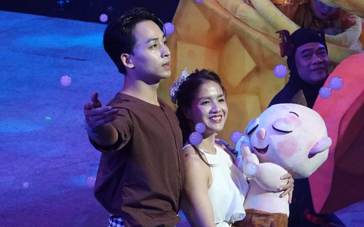‘Anh tài’ Phùng Minh Cương hóa chú Cuội đón các bé đến Mơ show mùa Trung thu