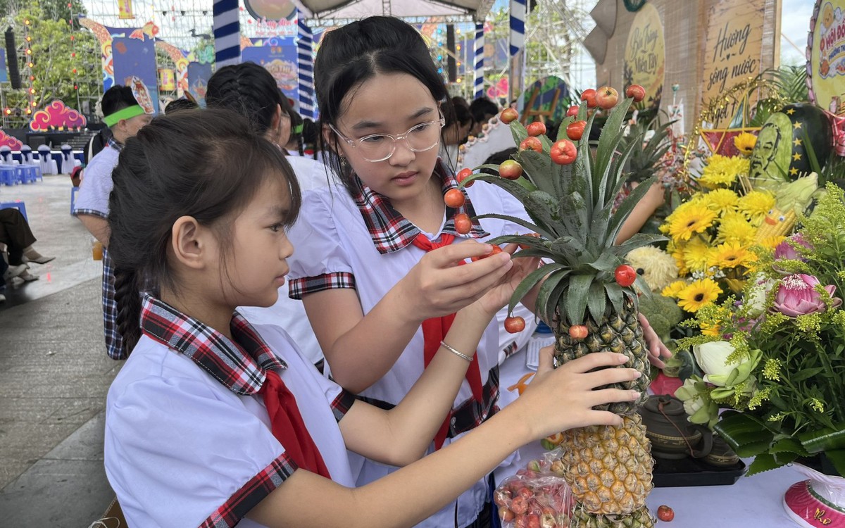 Hơn 8,1 tỉ đồng 'Trung thu cho em' đến với trẻ biên giới, trẻ mồ côi vì COVID-19