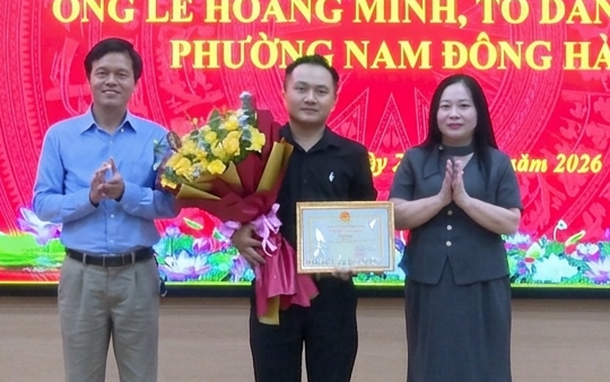 Người câu cá được phường khen thưởng đột xuất vì cứu sống 2 học sinh bị sóng cuốn