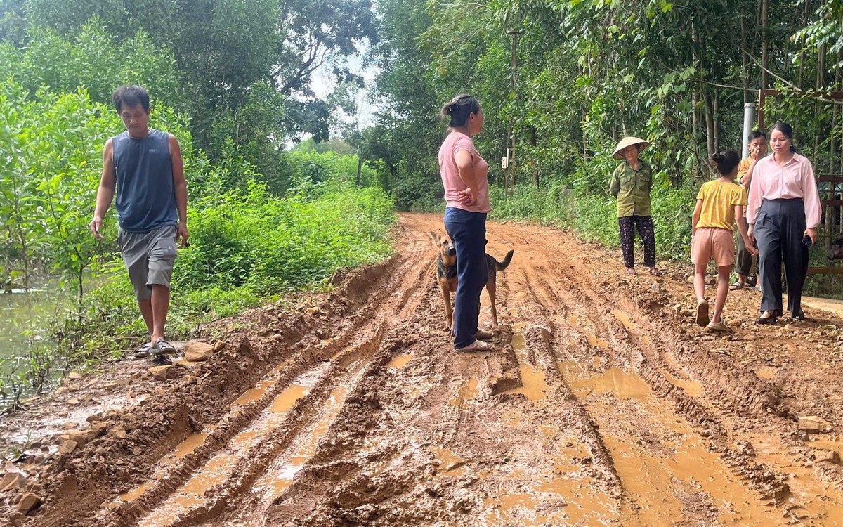 Thanh Hóa: Con đường đầy sình lầy gây ám ảnh mùa mưa với người dân ở xã nông thôn mới