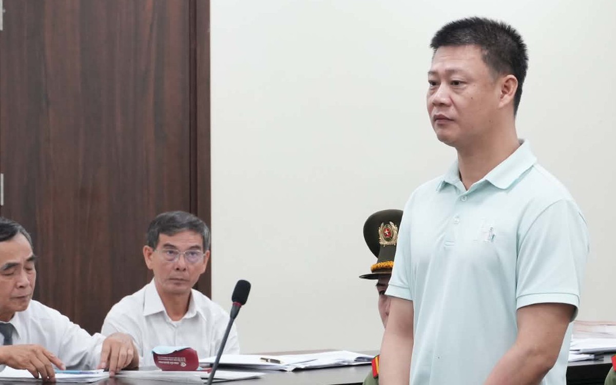 Từng được tuyên không phạm tội, chiều nay ông Đinh Tiến Hùng lĩnh 16 năm 6 tháng tù về 2 tội
