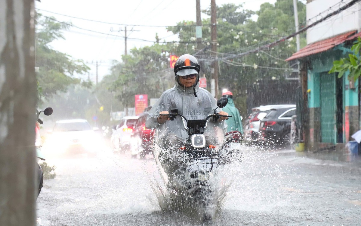 Thời tiết hôm nay 1-10: Nắng nóng khắp Bắc Bộ, Nam Bộ còn mưa to về chiều
