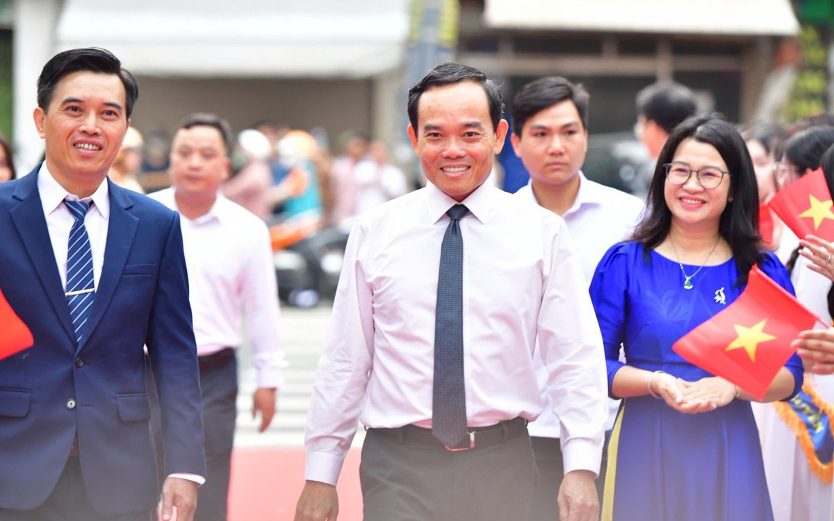 Bí thư Trần Lưu Quang, chủ tịch Nguyễn Văn Được dự lễ khai giảng tại Trường THPT Trần Khai Nguyên