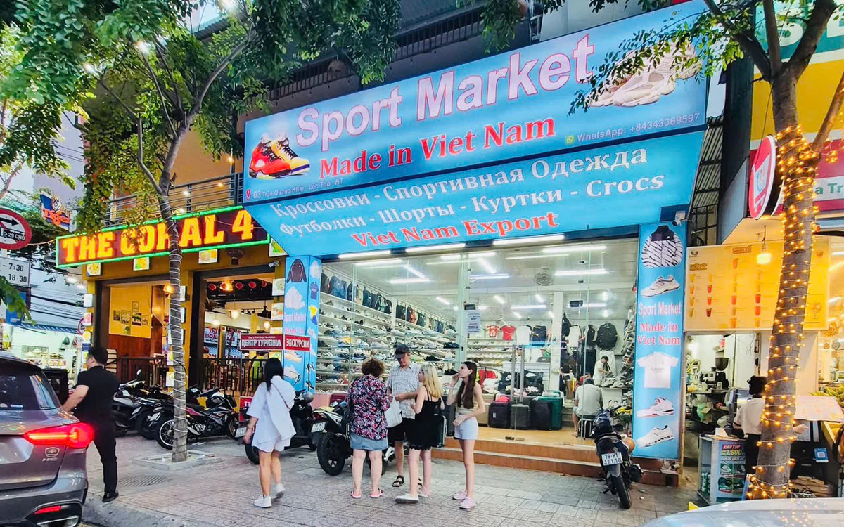 Gửi giày sang Nga mới biết hàng giả, cửa hàng bán ở Nha Trang bị phạt 50 triệu