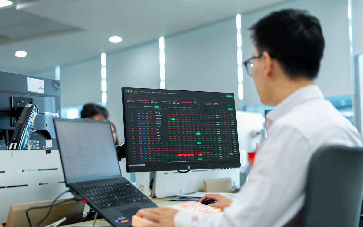 Dòng tiền rút ròng khỏi các quỹ ETF trước thời điểm nâng hạng chứng khoán Việt Nam
