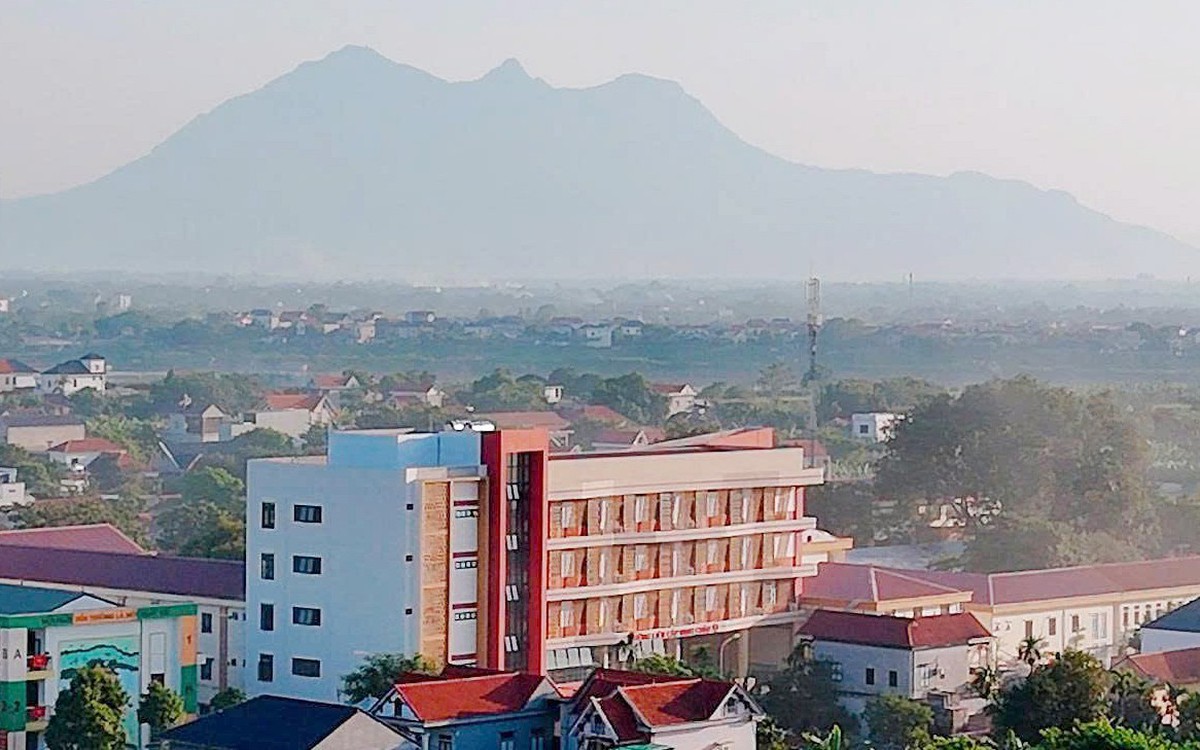 Xã đảo duy nhất ở Hà Nội lần đầu tiên có trường THPT, học sinh hết cảnh phải nghỉ học khi mưa lũ