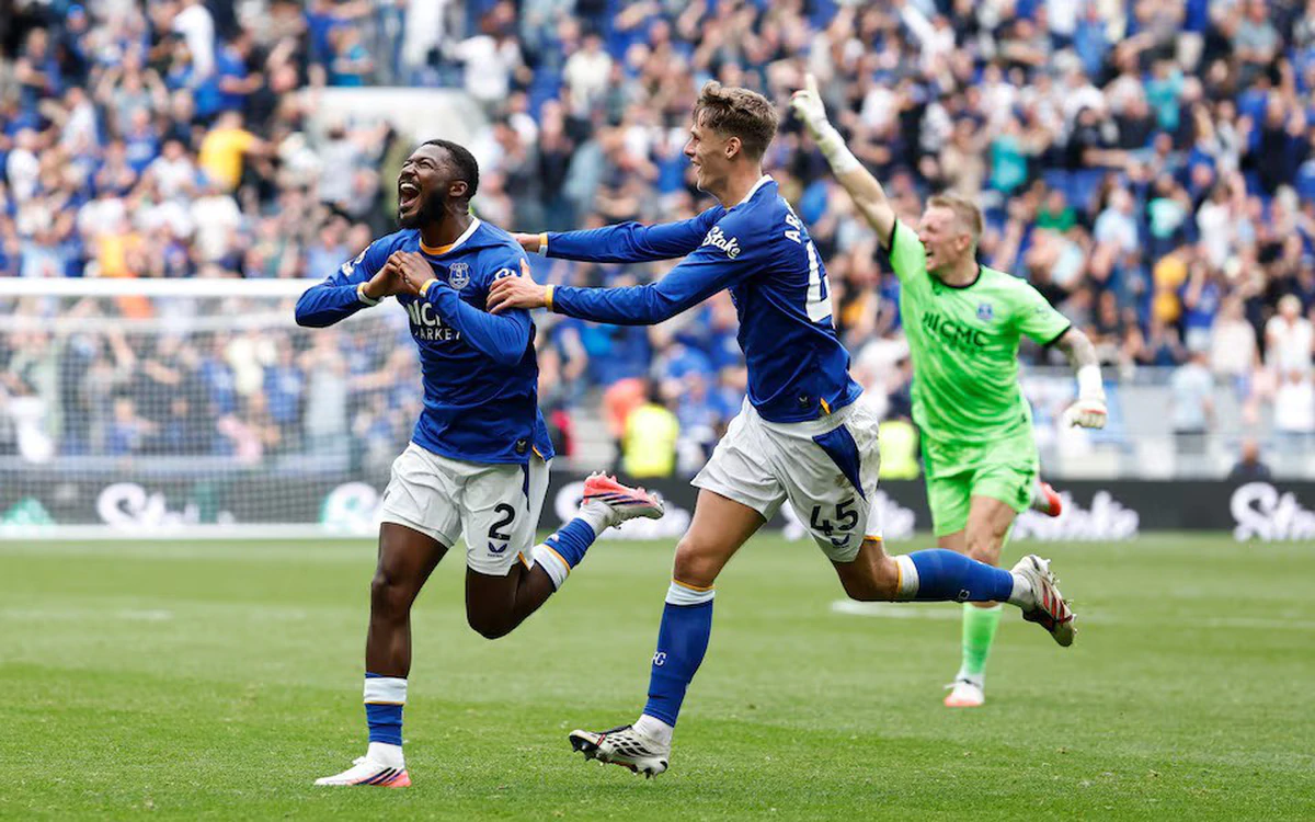 Man United đánh rơi chiến thắng trước Everton ở phút 90+6