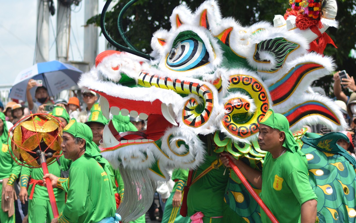 1.500 người mang nhiều sắc màu đến lễ hội Nghinh Ông ở Phan Thiết
