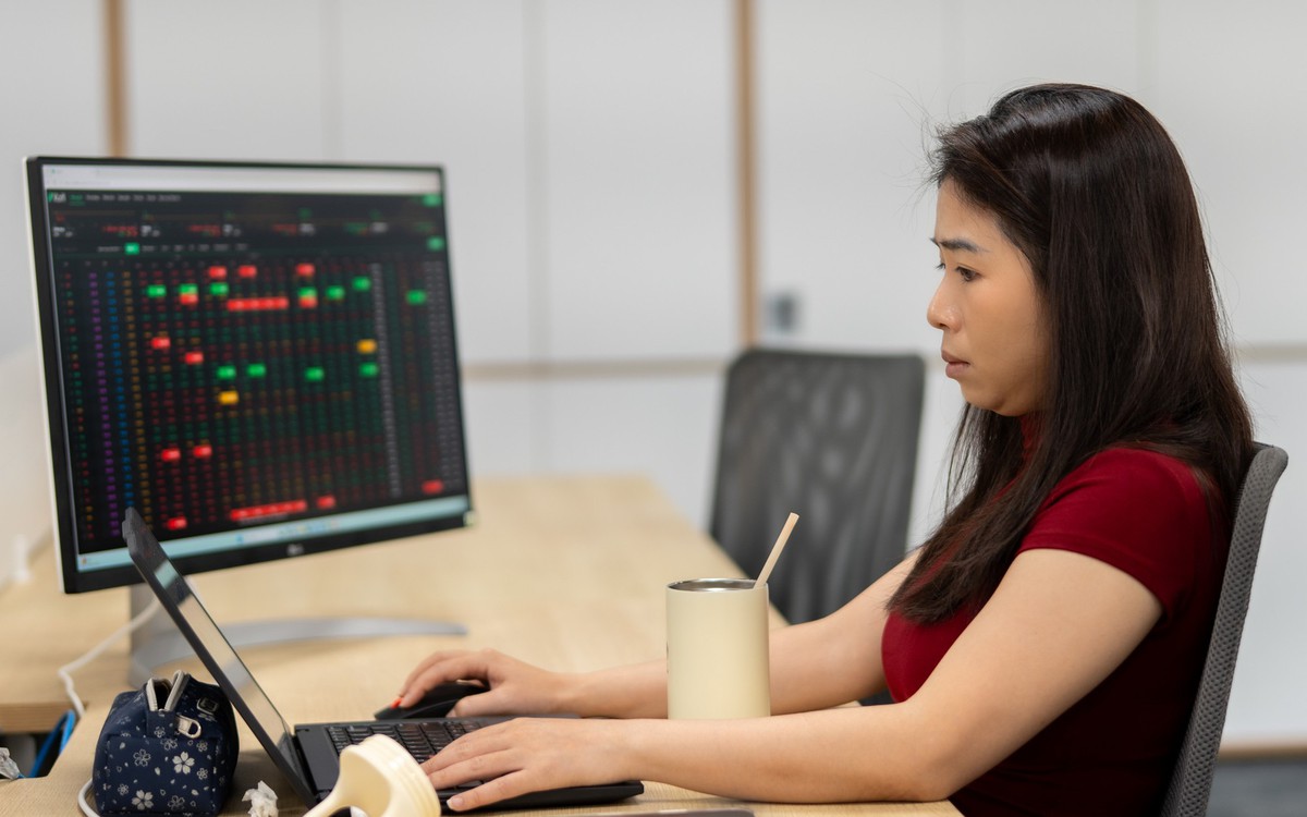 VN-Index vượt 1.850 điểm, đà tăng tập trung cổ phiếu vốn hóa lớn