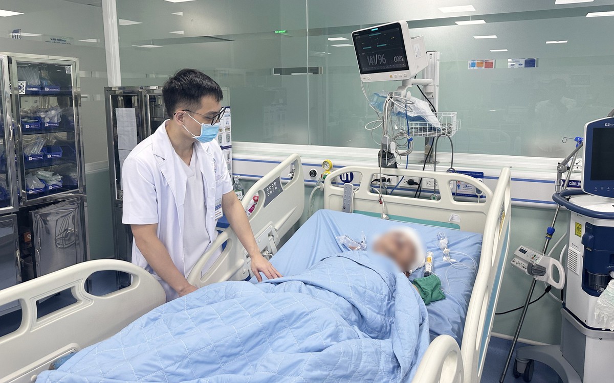 Xe tải chở máy múc lật đè hai xe máy, những gia đình nghèo chìm trong nỗi đau