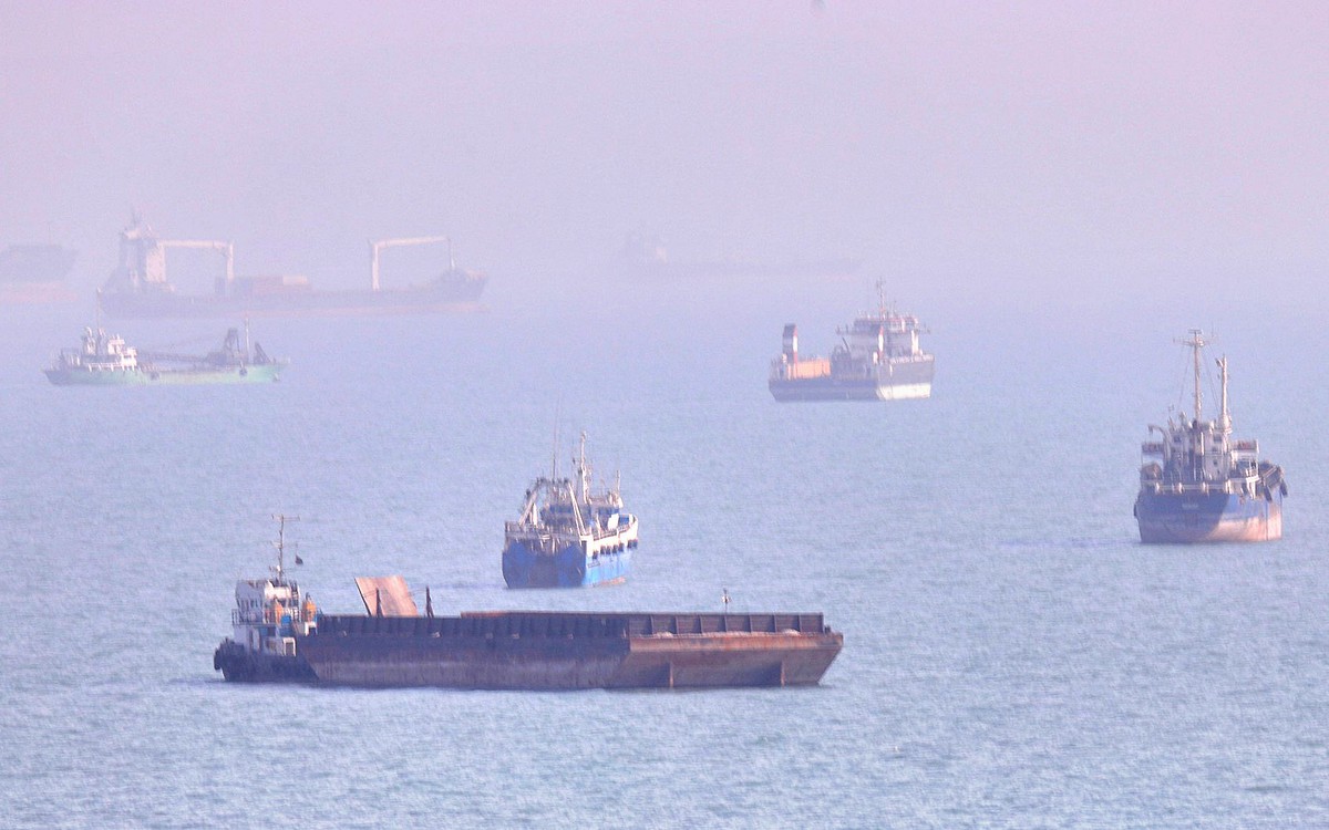 Quan chức Mỹ: Eo biển Hormuz hoàn toàn mở cửa dưới sự kiểm soát của Washington