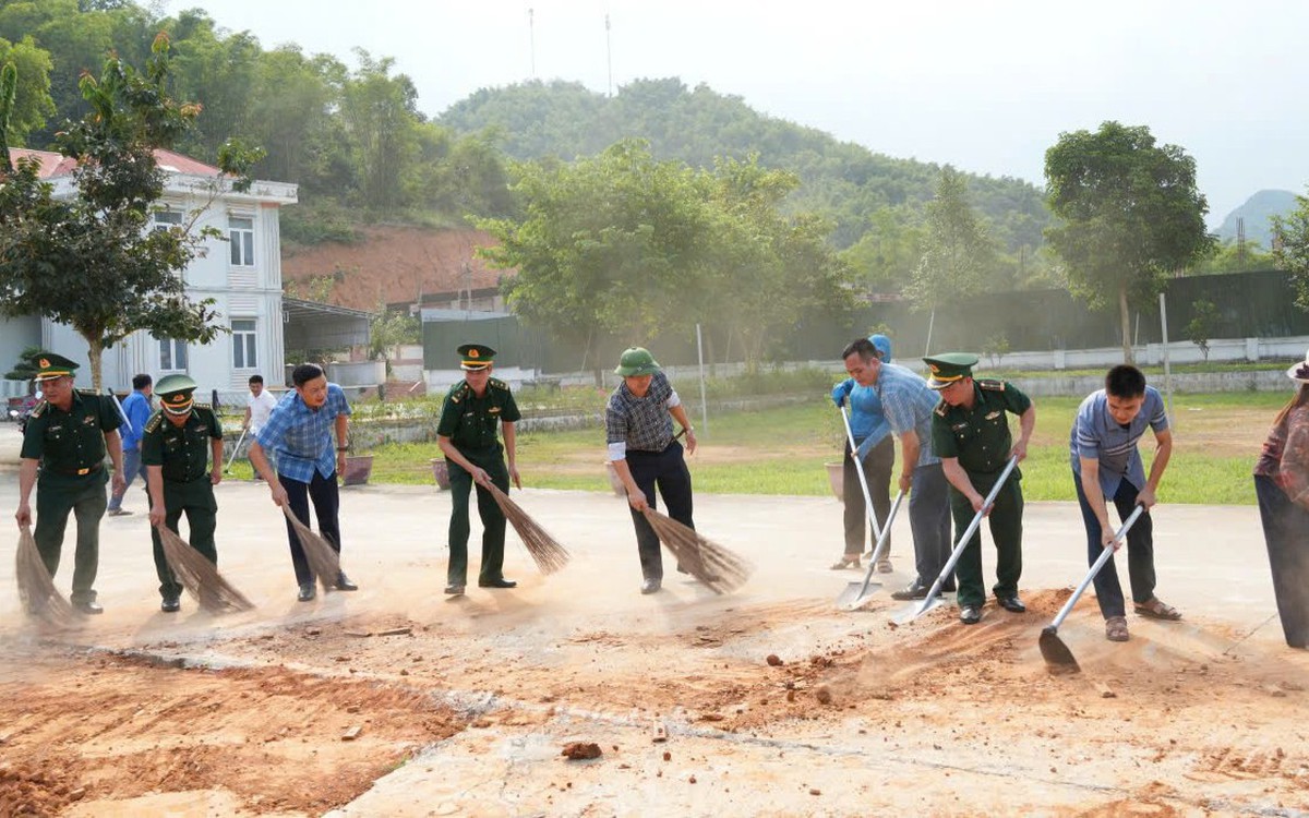 Thanh Hóa: Mỗi tuần 1 ngày, cán bộ, công chức 'xuống đường' cùng dân dọn vệ sinh môi trường