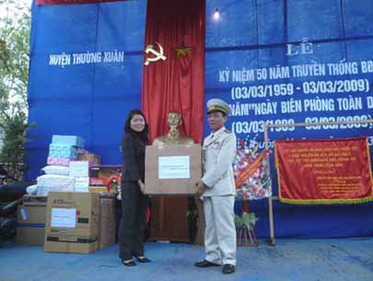 Thanh Hóa: tặng quà đồn biên phòng